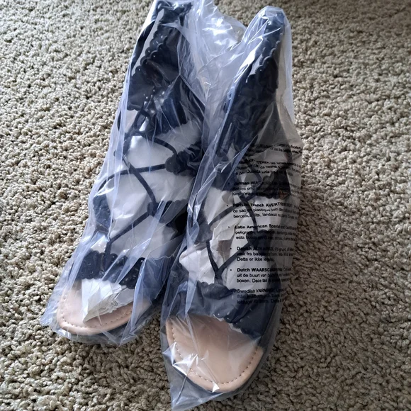 Just Fab Lady's Sandals - Picture 9 of 11